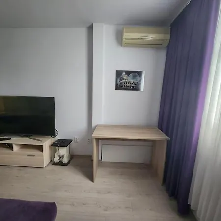 Modern Apartment. Best Location * 索菲亞