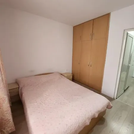 Modern Apartment. Best Location * 索菲亞